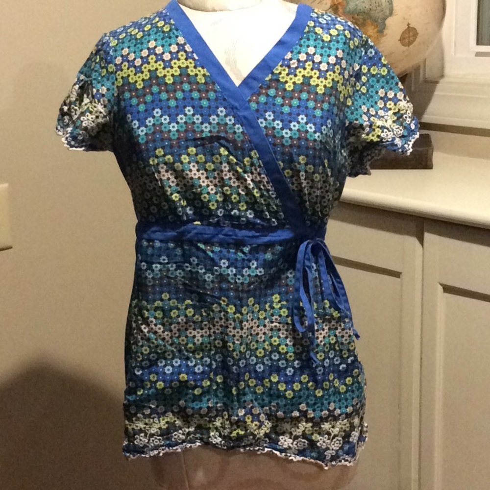 Koi flowered scrub top with lace trimming